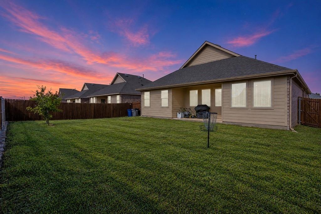 793 Hawthorn Street - Photo 31