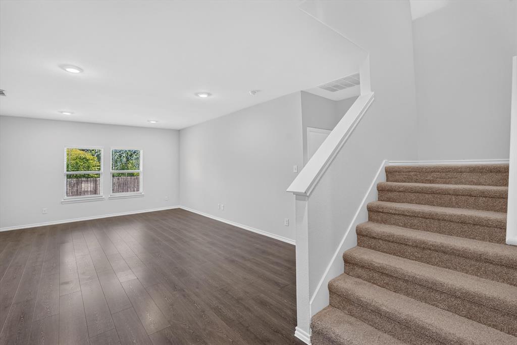 105 Smarty Jones Street - Photo 4