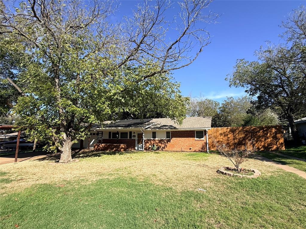 1405 Thompson Drive - Photo 1