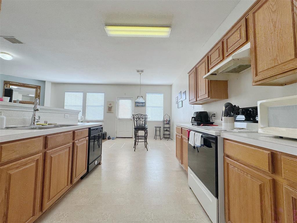 4102 Maidstone Drive - Photo 3
