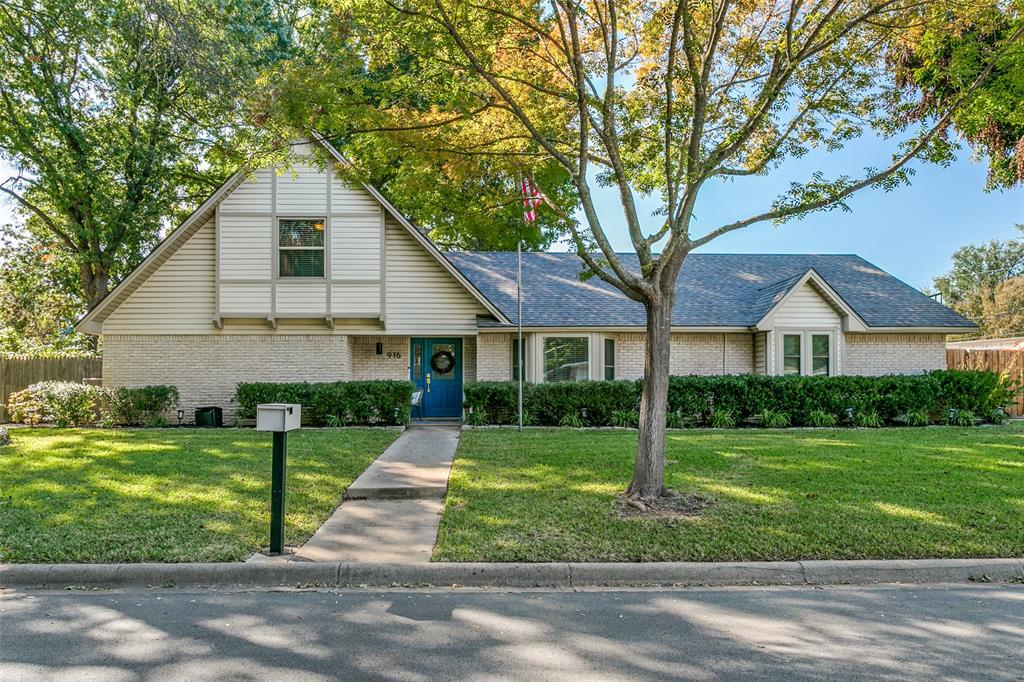 916 Willow Way - Photo 1