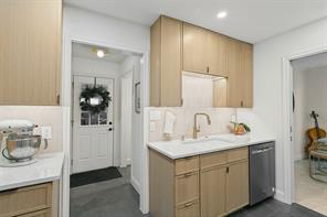 916 Willow Way - Photo 14