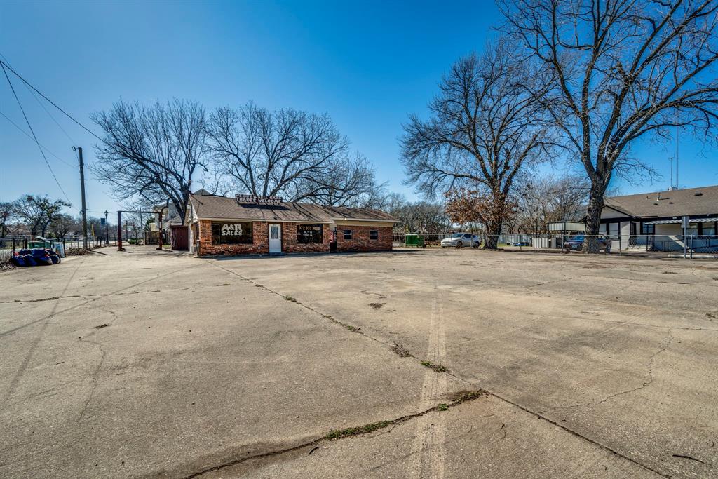 402 W Belt Line Road - Photo 1