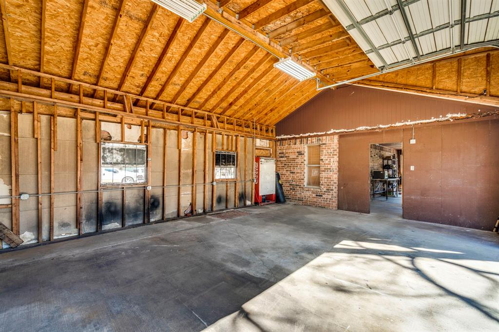 402 W Belt Line Road - Photo 11