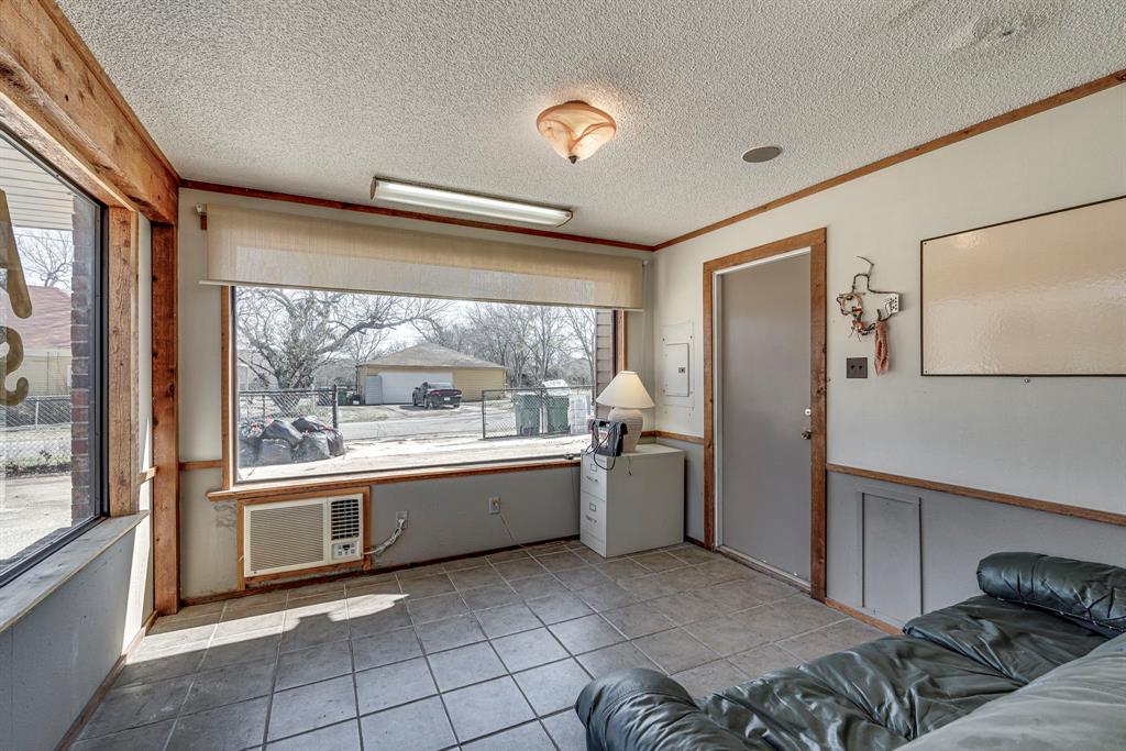 402 W Belt Line Road - Photo 17