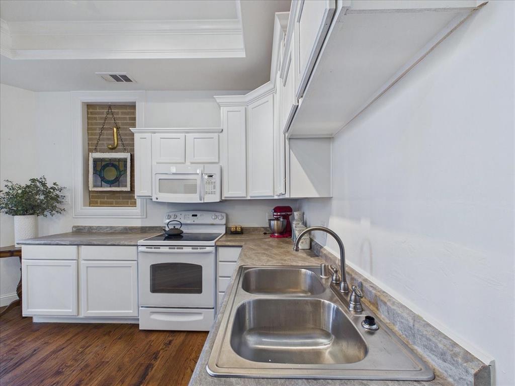 3011 Country Club Drive - Photo 35