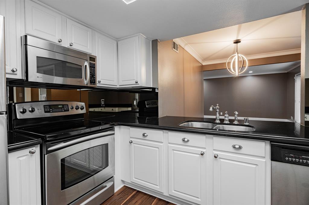7809 Meadow Park Drive - Photo 11