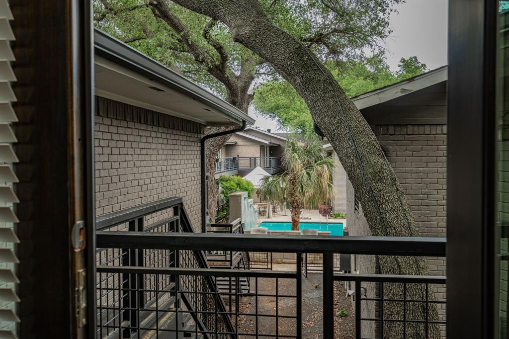 7809 Meadow Park Drive - Photo 2