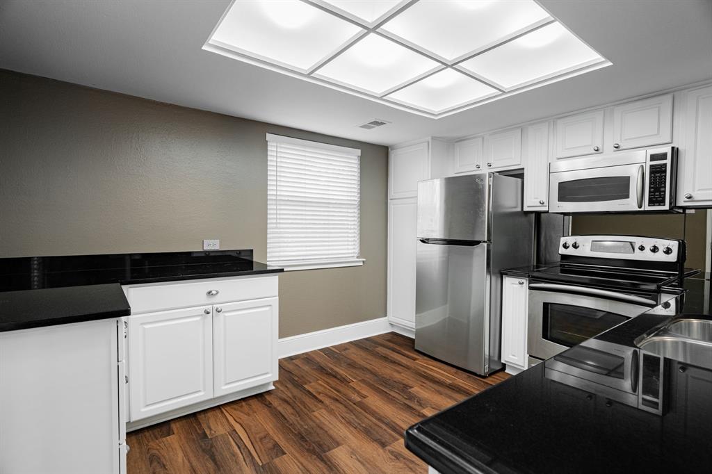 7809 Meadow Park Drive - Photo 8