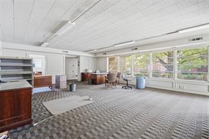 2615 Wesley Street - Photo 6