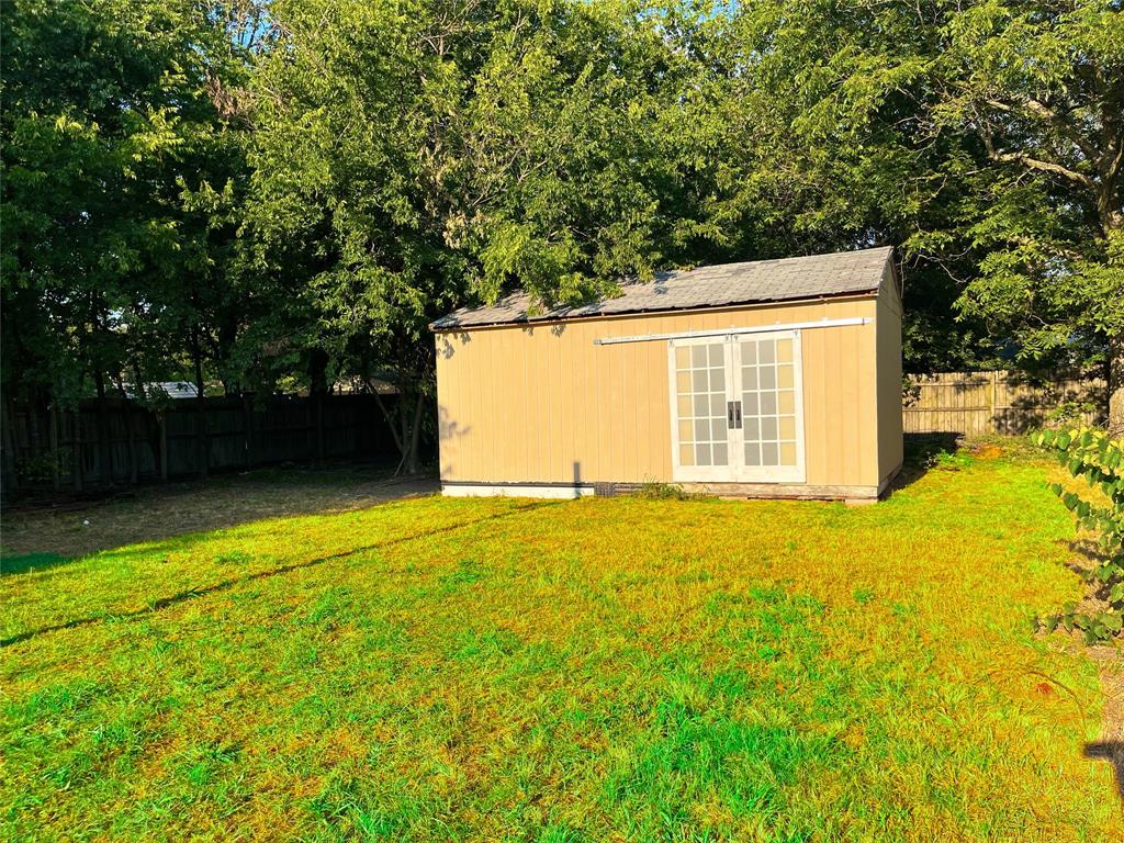 1108 Locust Street - Photo 2