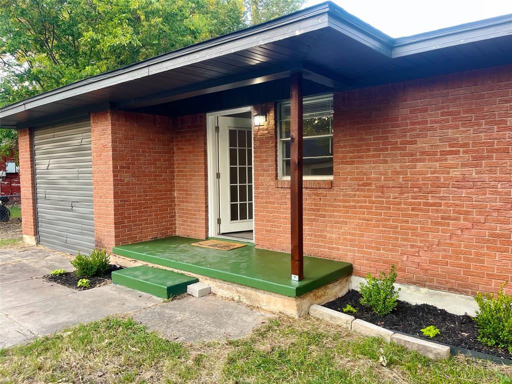 1108 Locust Street - Photo 3