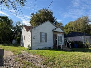 319 Avenue I - Photo 2