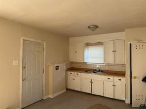 319 Avenue I - Photo 4