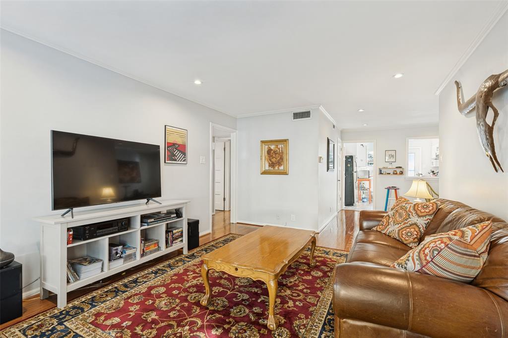 3008 Mahanna Springs Drive - Photo 2
