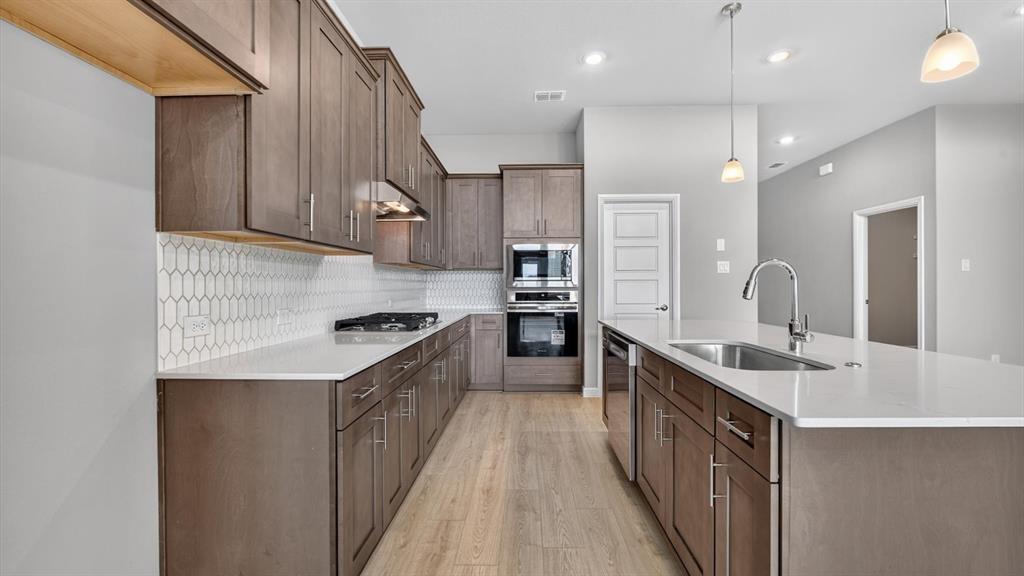 724 CELESTIAL Way - Photo 2