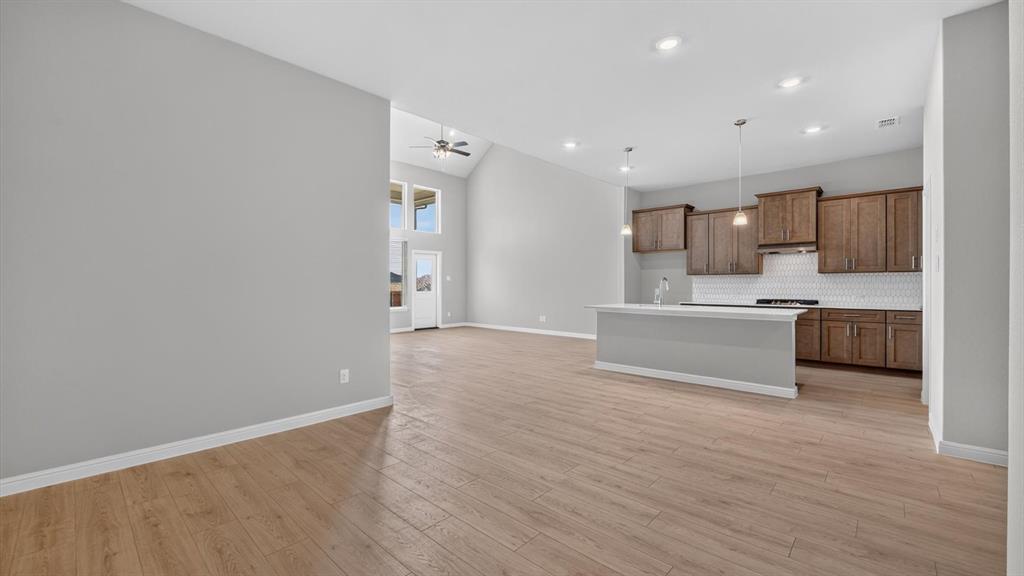 724 CELESTIAL Way - Photo 7