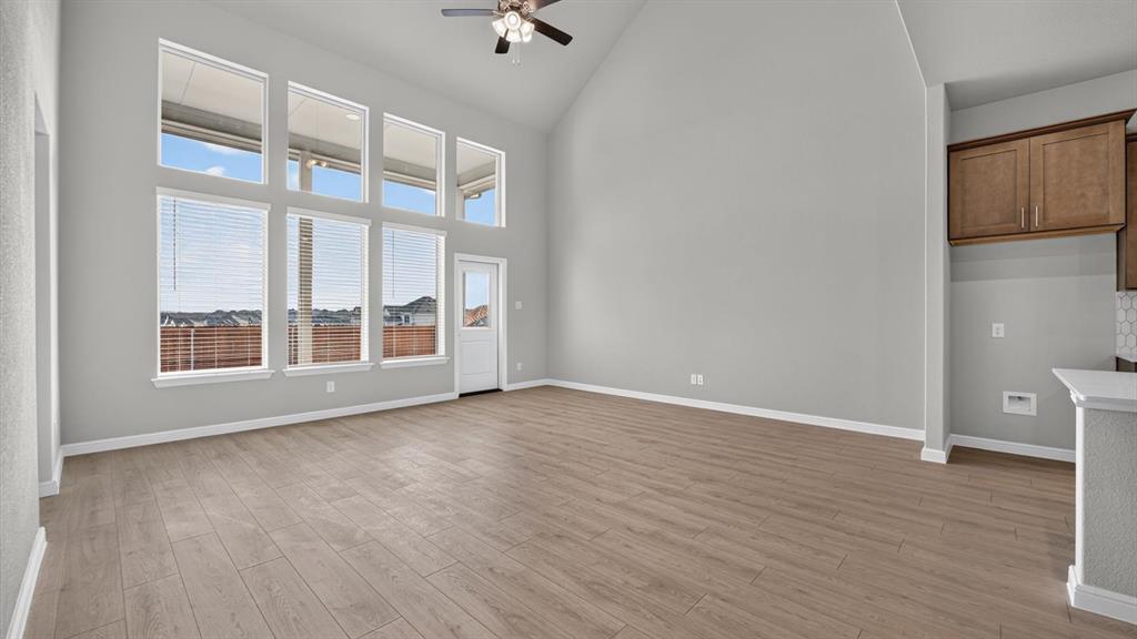 724 CELESTIAL Way - Photo 8
