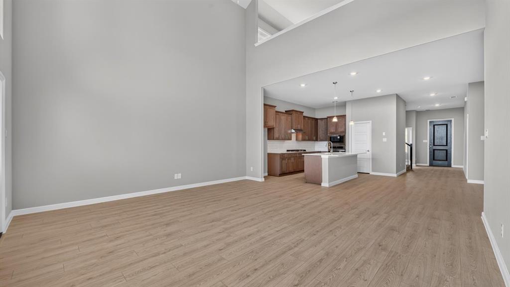 724 CELESTIAL Way - Photo 9
