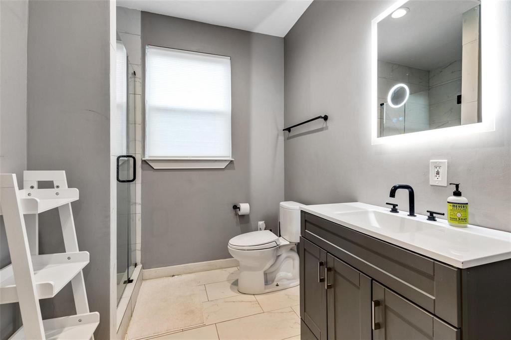 1606 W 12th Street - Photo 17