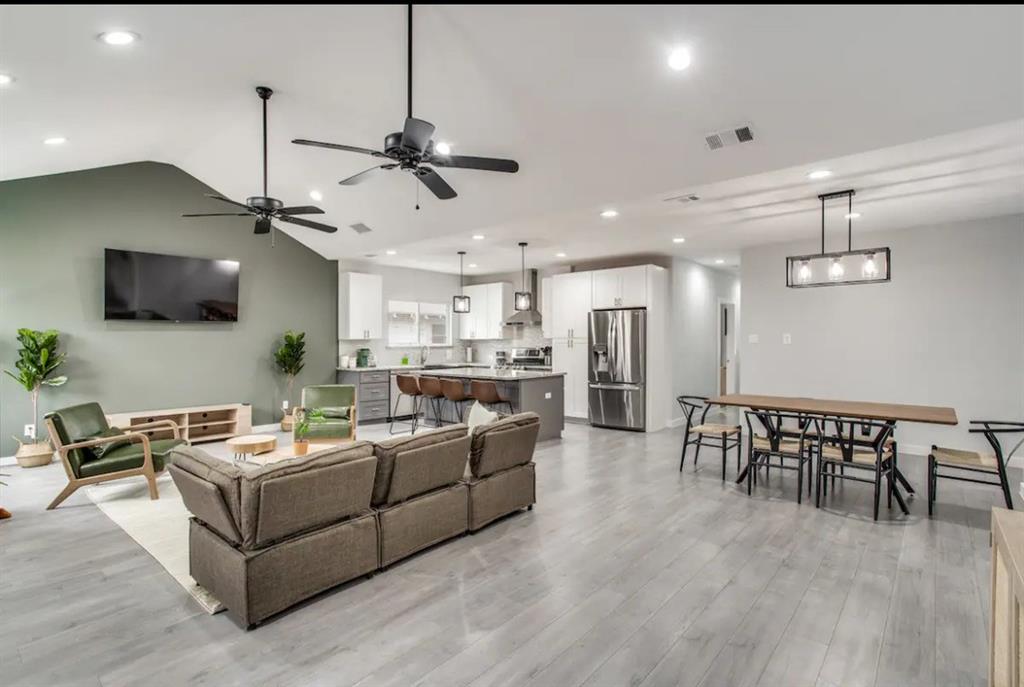 1606 W 12th Street - Photo 4