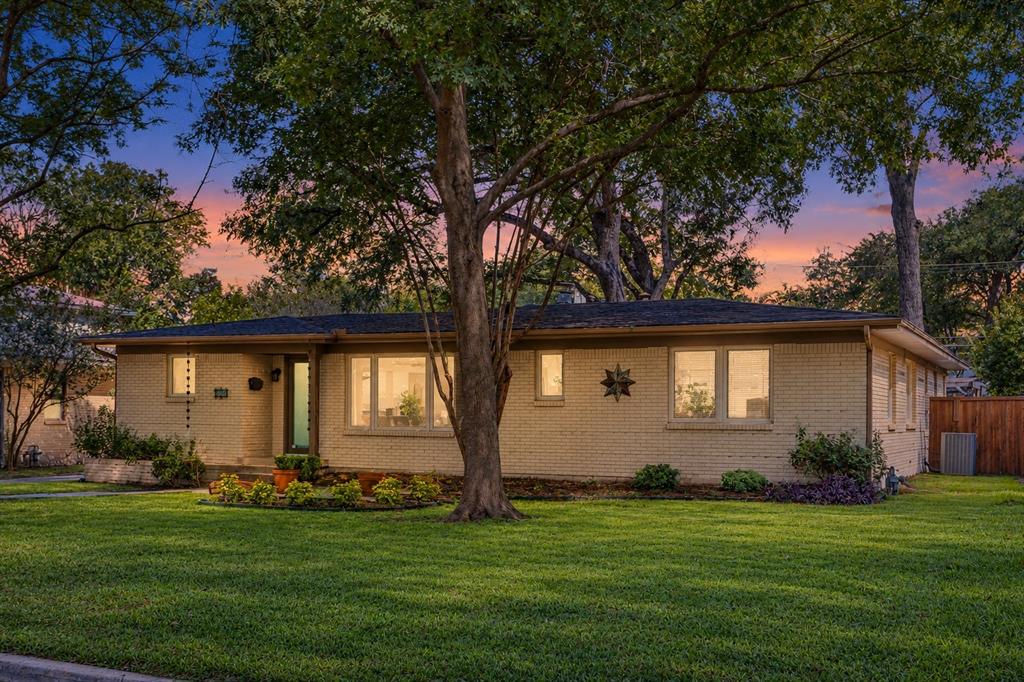 924 Sylvania Drive - Photo 2