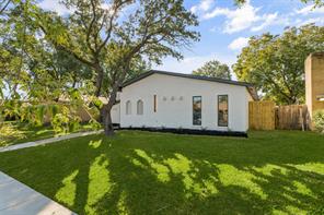 717 Bluebonnet Drive - Photo 3
