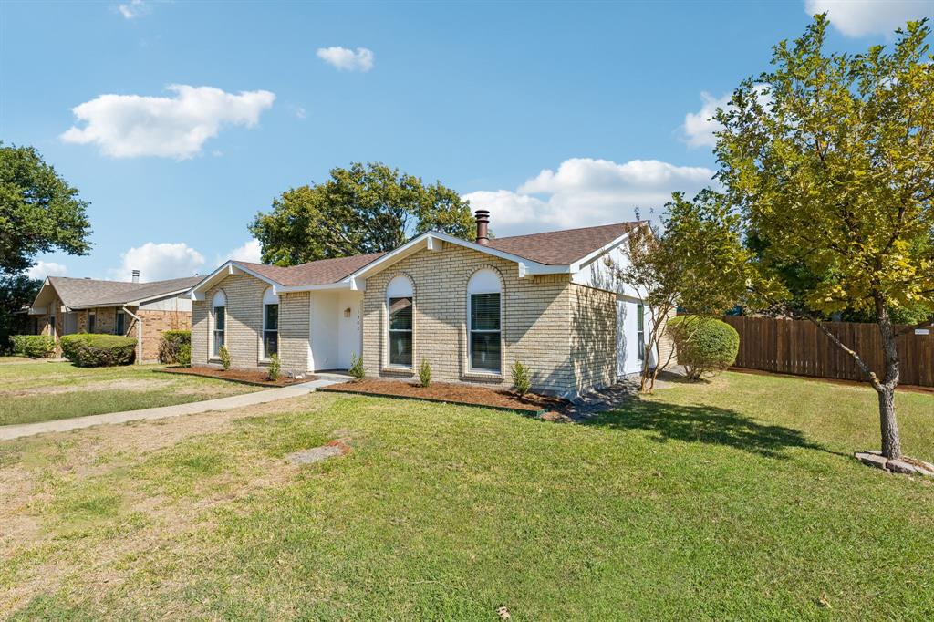 1902 Edna Smith Drive - Photo 3