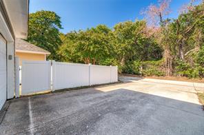 10021 Lexington Drive - Photo 25
