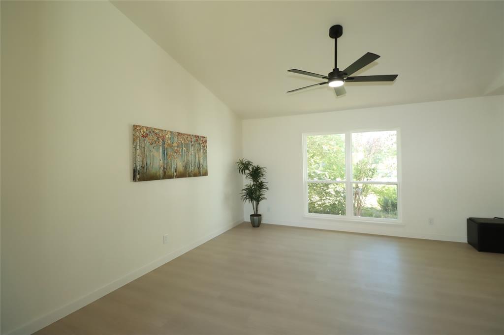 1518 Burgundy Street - Photo 3
