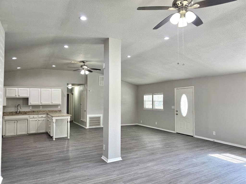 105 Alice Drive - Photo 3