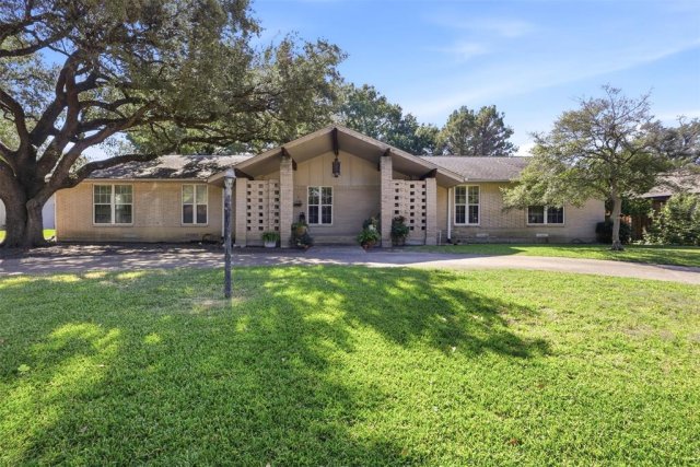 7806 Woodstone Lane