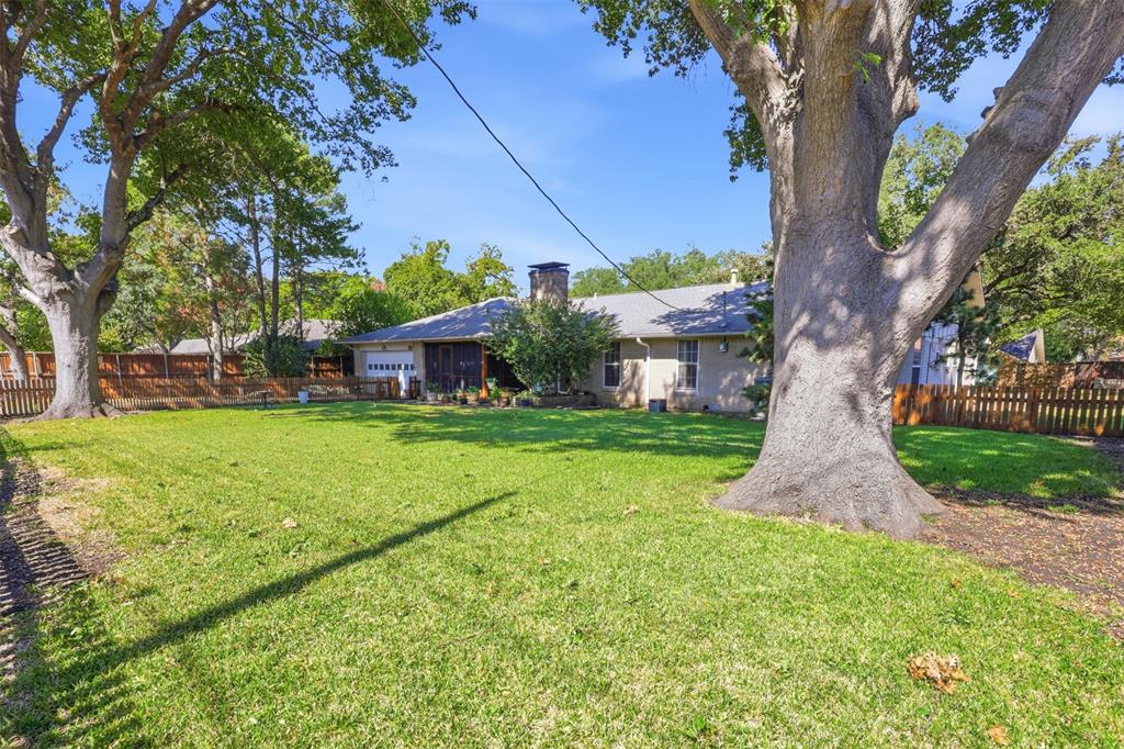 7806 Woodstone Lane - Photo 2