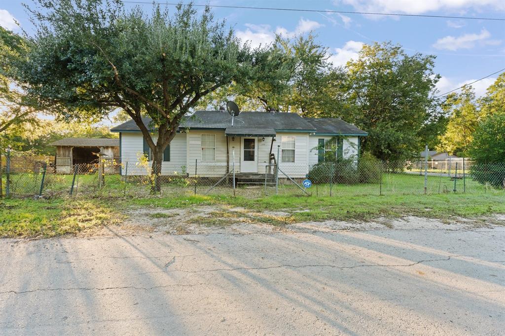 310 Eastland Street - Photo 2