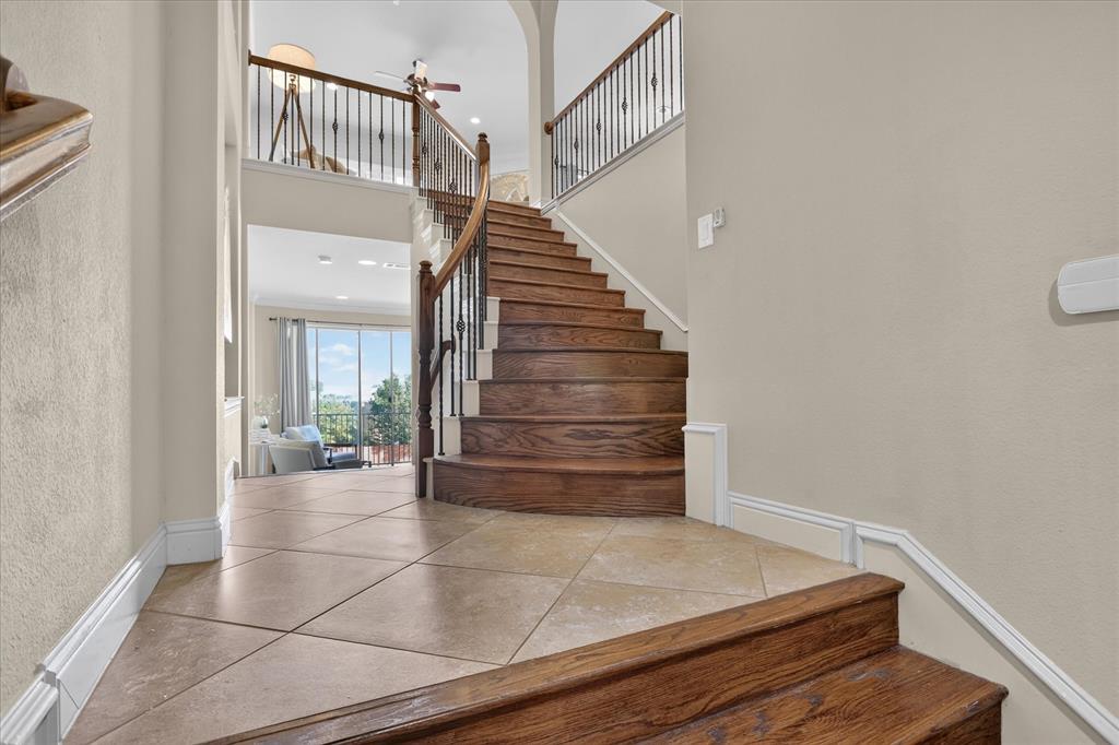 563 Rockingham Drive - Photo 2
