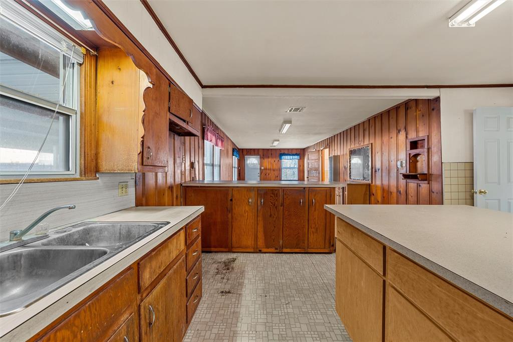 302 W Elm Street - Photo 11