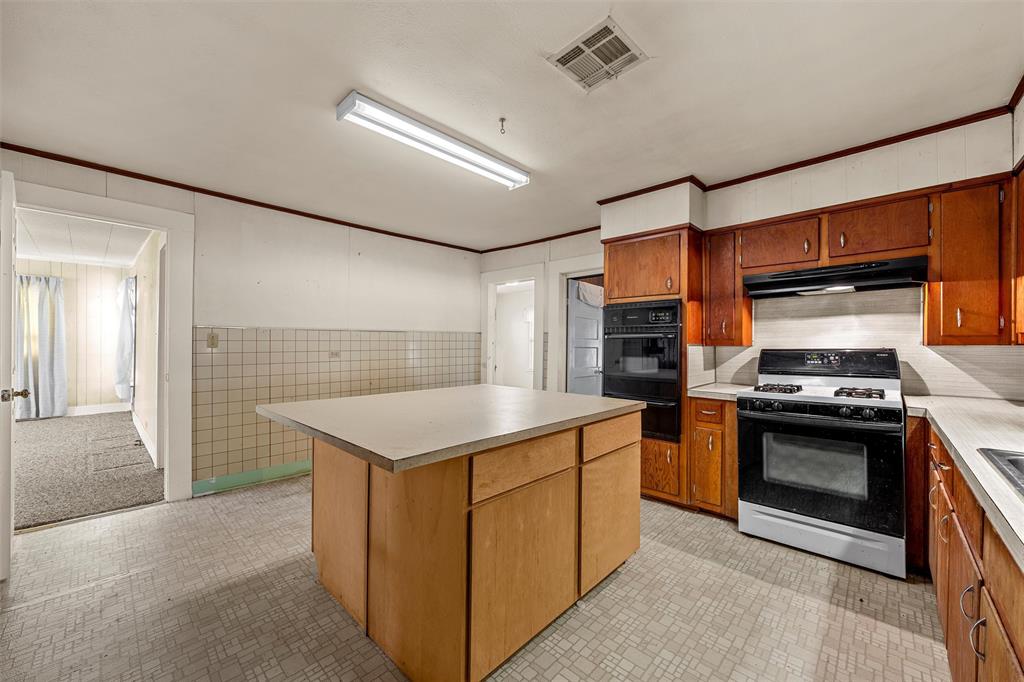 302 W Elm Street - Photo 12