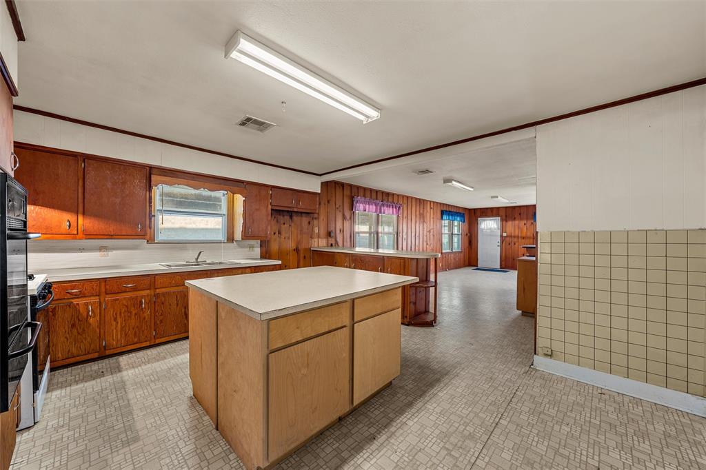 302 W Elm Street - Photo 13
