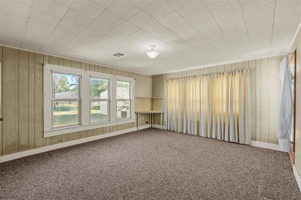 302 W Elm Street - Photo 16