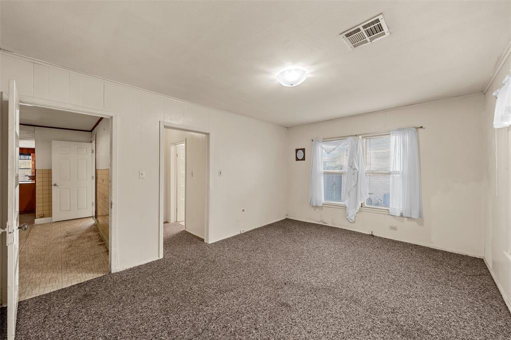 302 W Elm Street - Photo 19