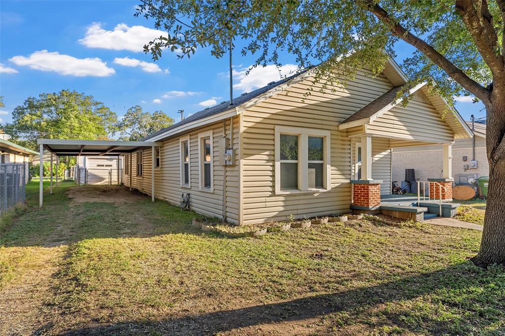 302 W Elm Street - Photo 2