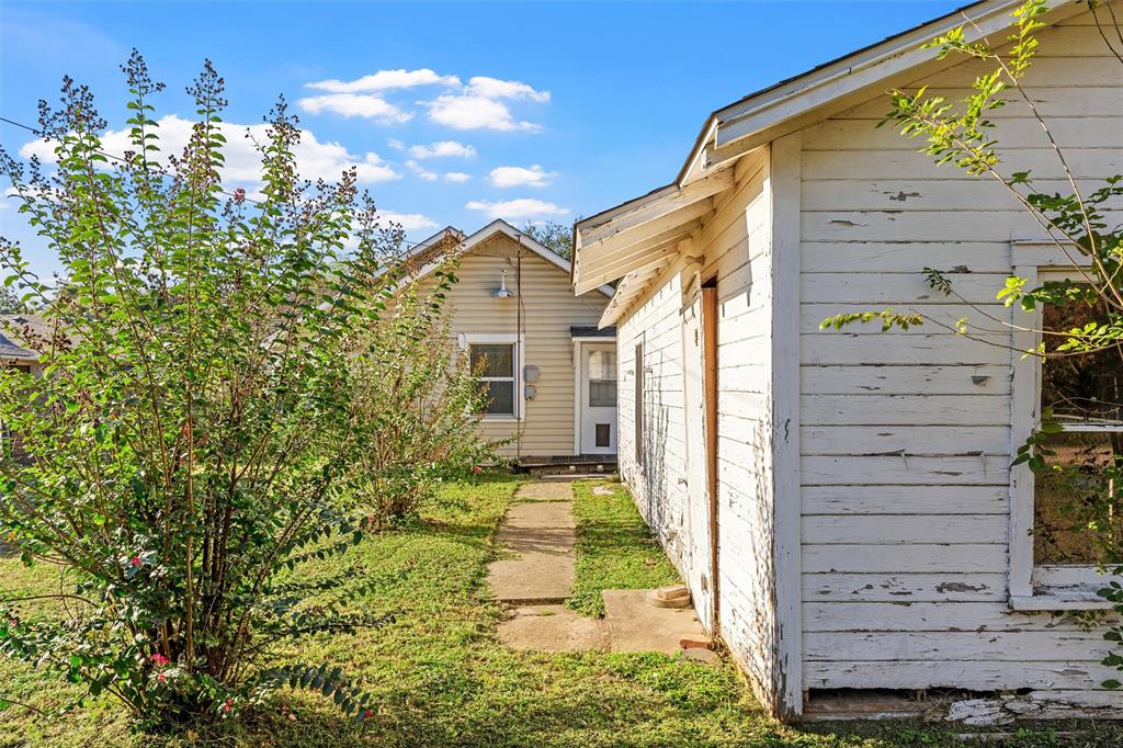 302 W Elm Street - Photo 24