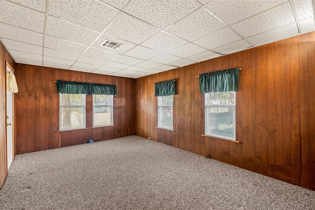 302 W Elm Street - Photo 3