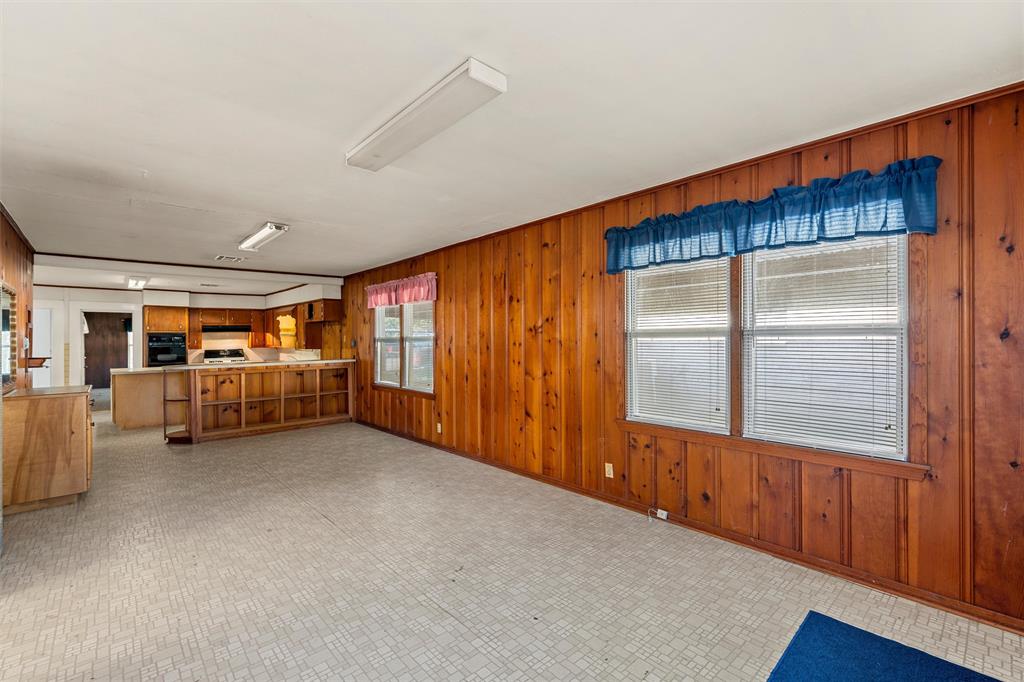 302 W Elm Street - Photo 8