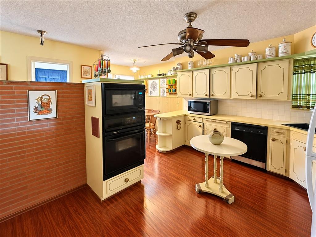 2532 Glencrest Drive - Photo 11