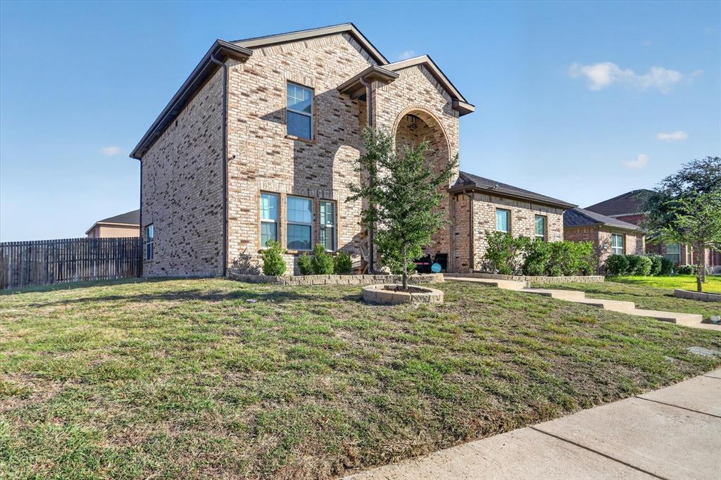 2325 Redwood Drive - Photo 2