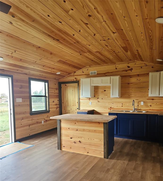 504 W Jacinto Street - Photo 1