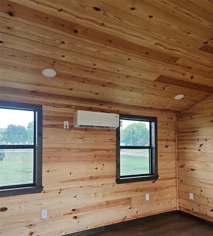 504 W Jacinto Street - Photo 2