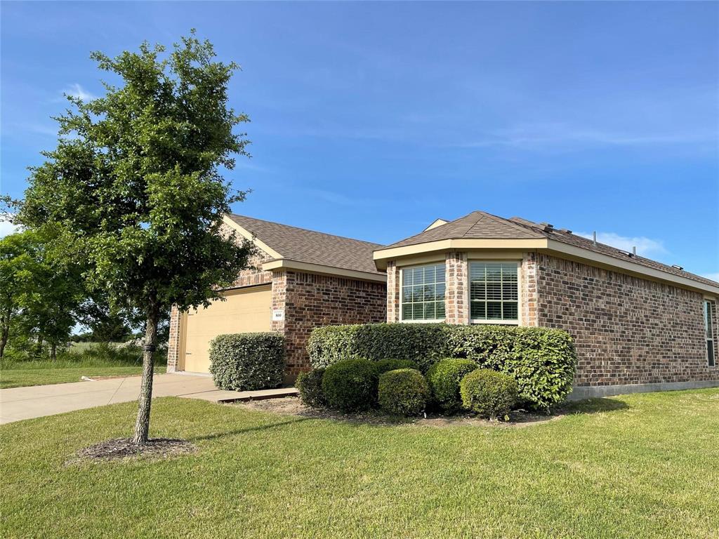 800 Elm Grove - Photo 2
