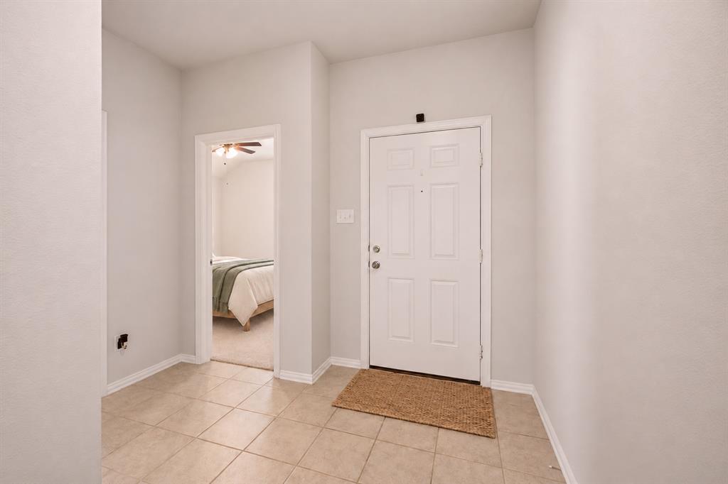 1512 Foxglove Park - Photo 4